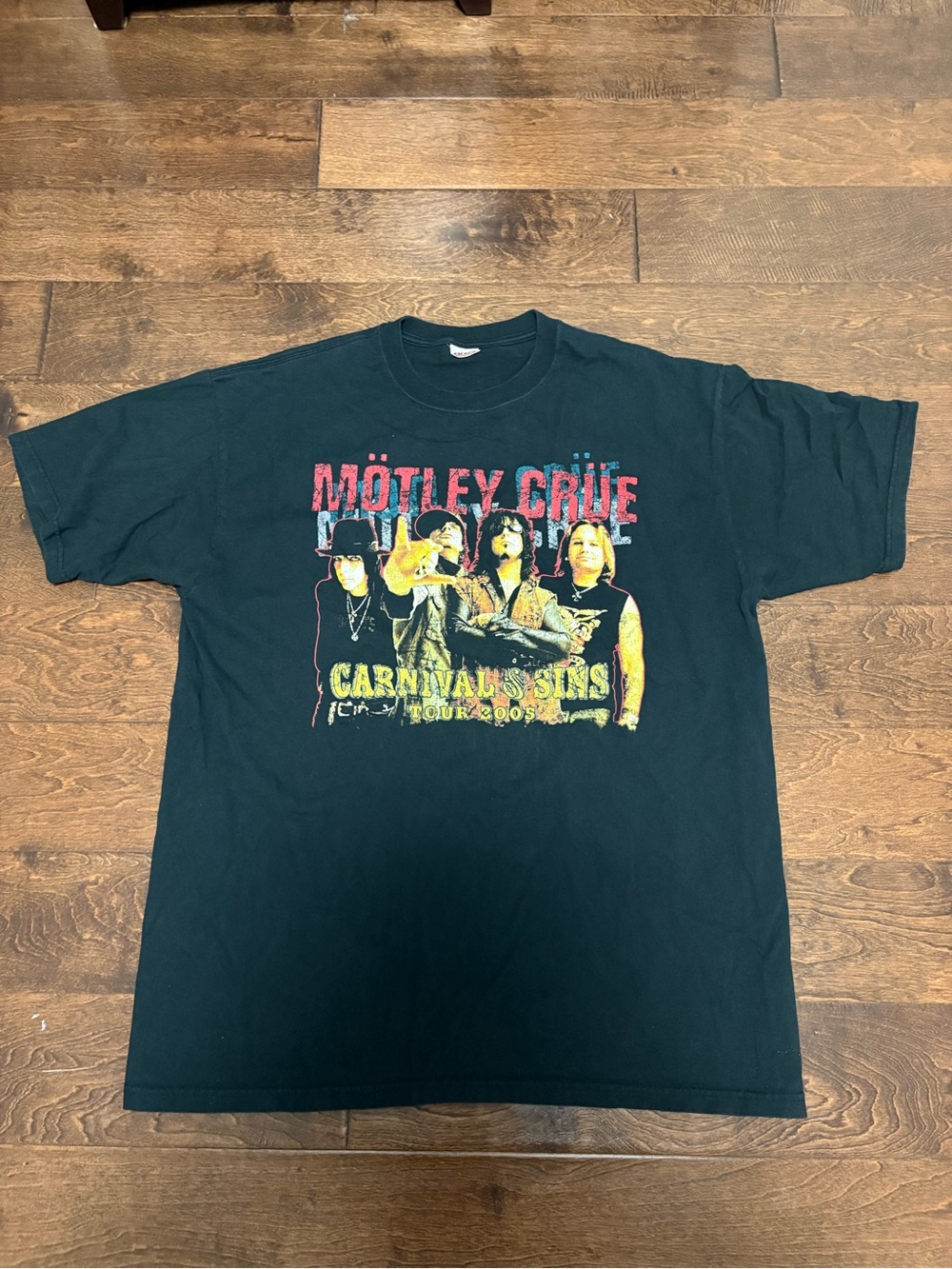 Anvil Black Mötley Crüe Carnival of Sins Tour Graphic Tee